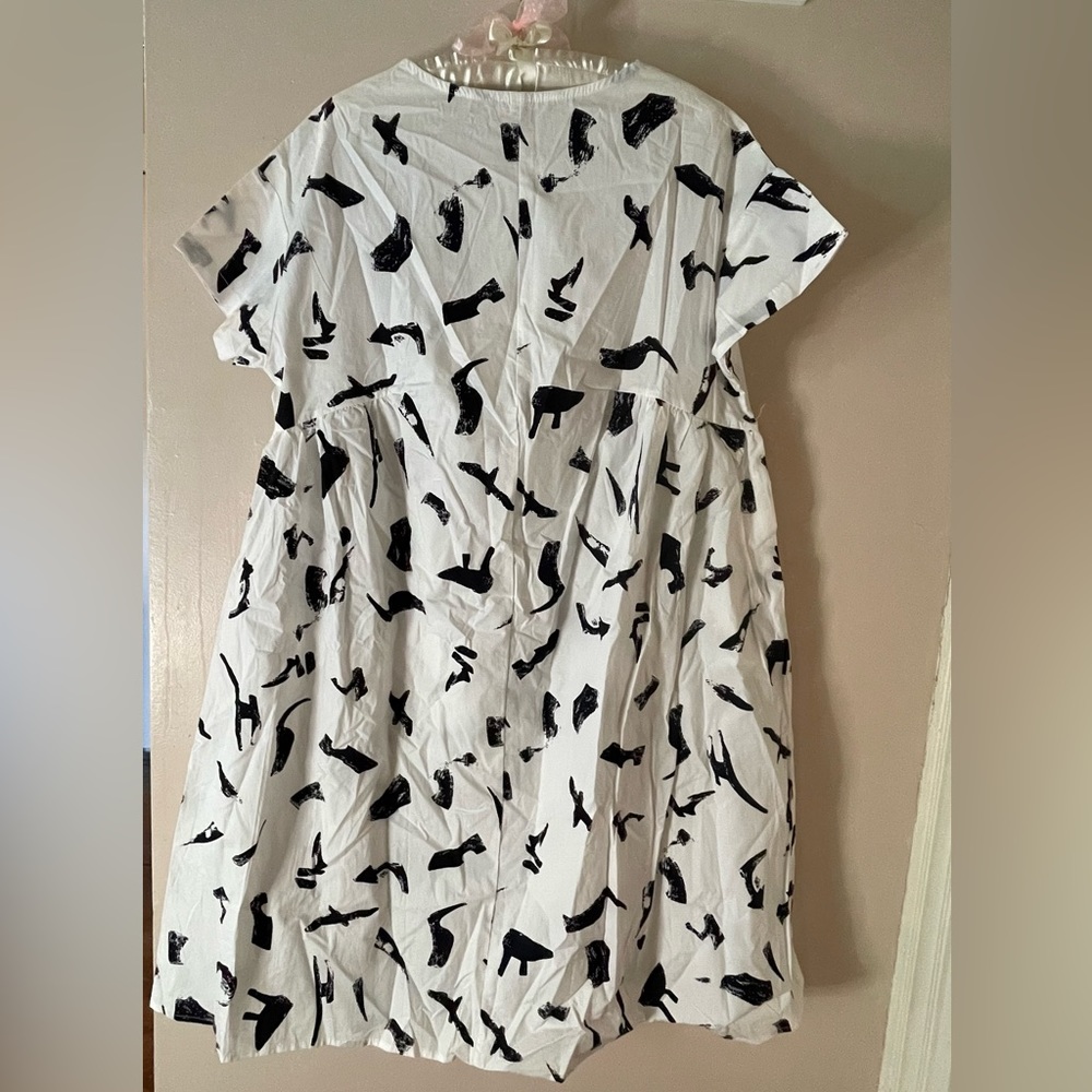 KA ZR Midi Dress, Unique Print, Black & White, Oversized Large, Pocket,Crew Neck